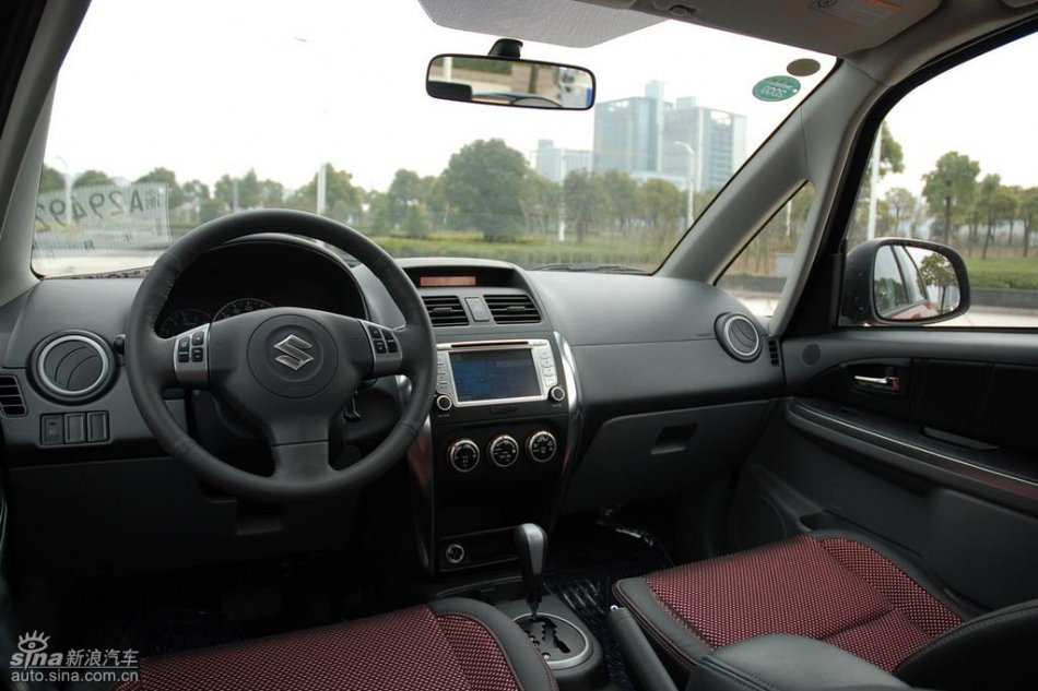长安铃木全新天语SX4内饰实拍图