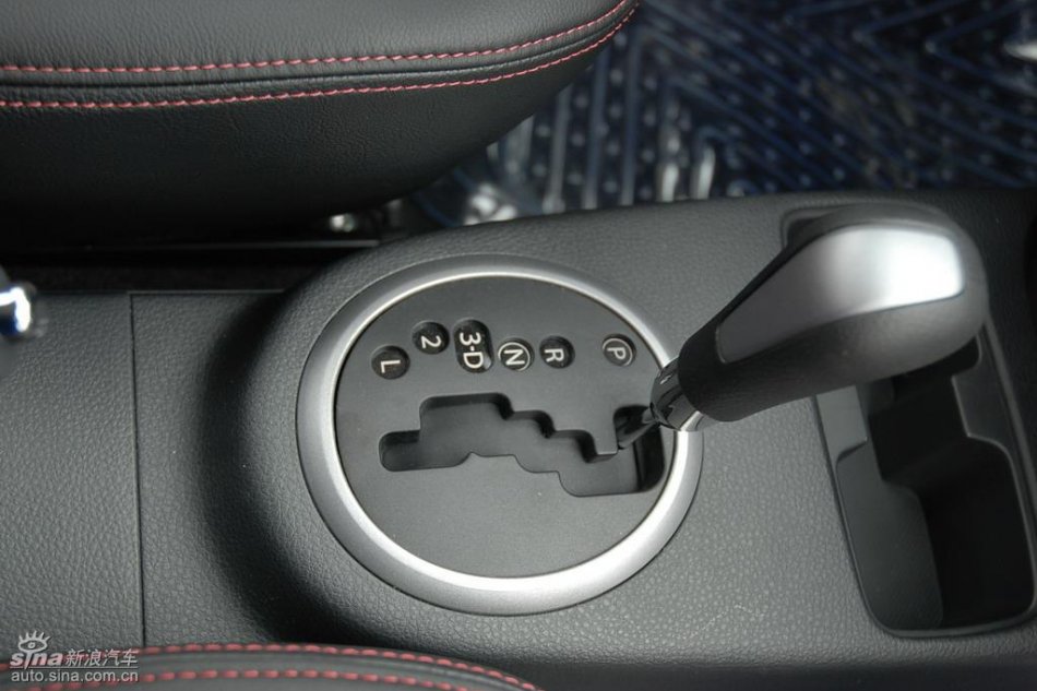 长安铃木全新天语SX4内饰实拍图