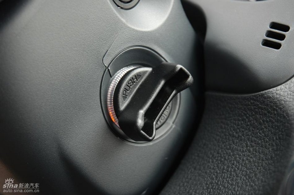 长安铃木全新天语SX4内饰实拍图