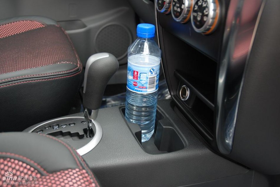 长安铃木全新天语SX4内饰实拍图