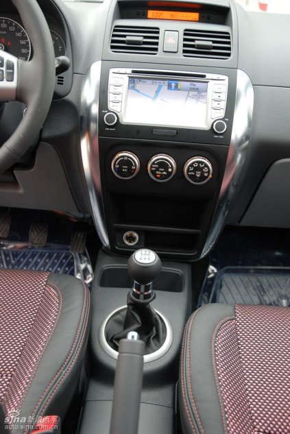 长安铃木全新天语SX4内饰实拍图