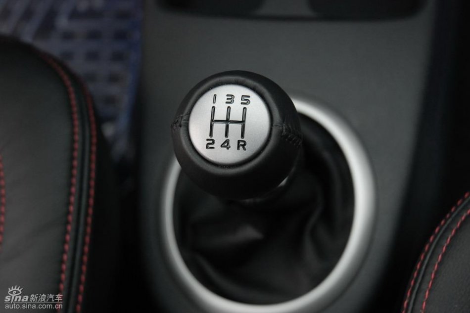 长安铃木全新天语SX4内饰实拍图