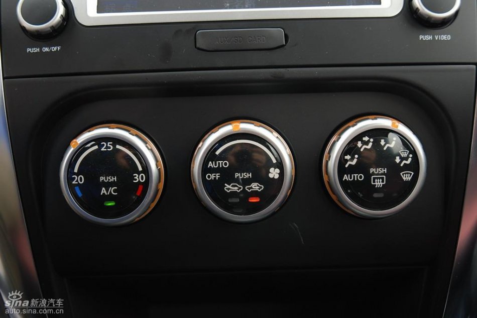长安铃木全新天语SX4内饰实拍图
