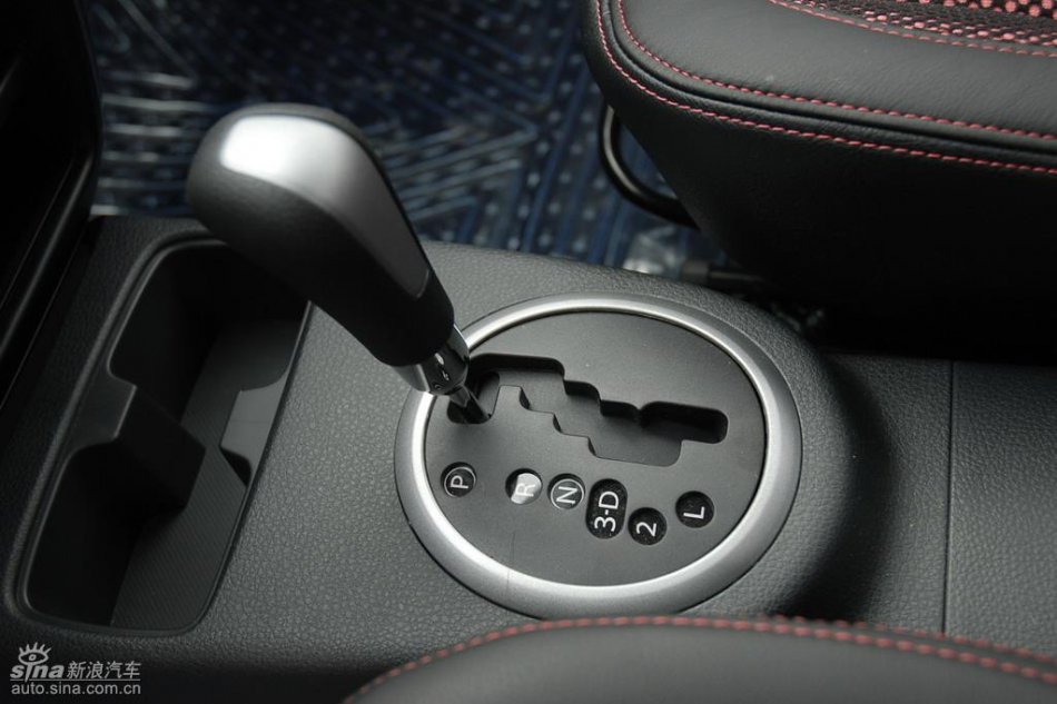 长安铃木全新天语SX4内饰实拍图
