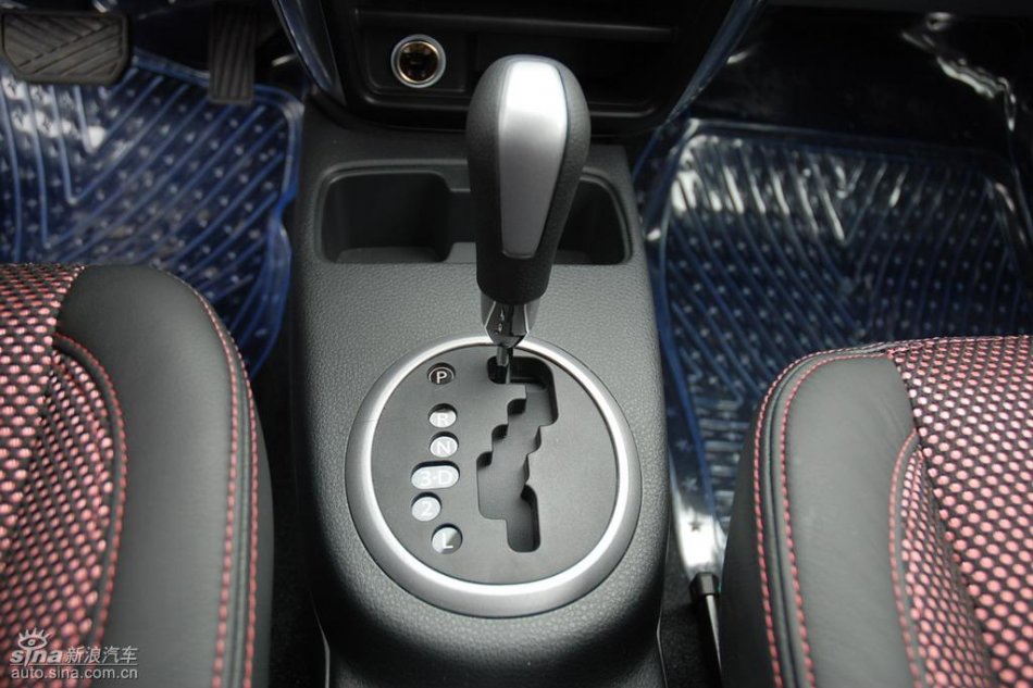 长安铃木全新天语SX4内饰实拍图
