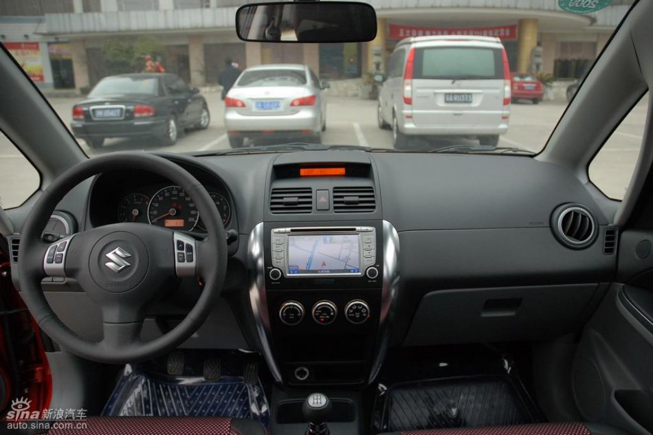 长安铃木全新天语SX4内饰实拍图