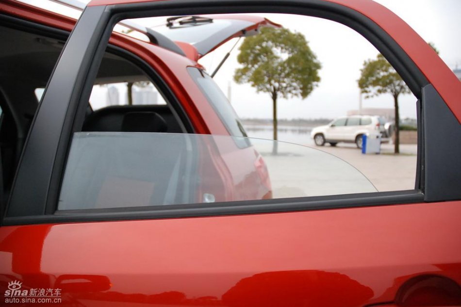 长安铃木全新天语SX4内饰实拍图