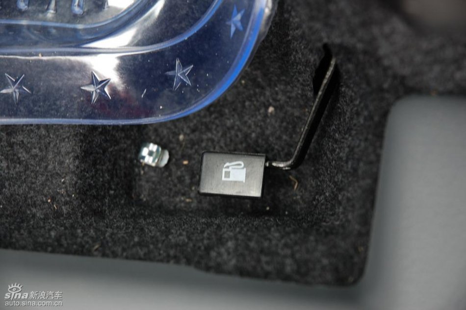 长安铃木全新天语SX4内饰实拍图