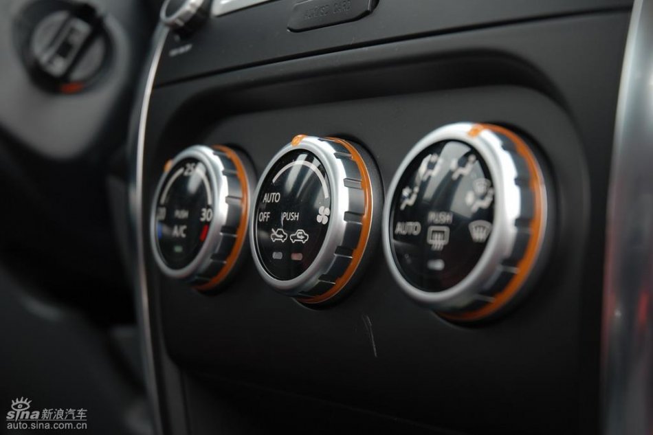 长安铃木全新天语SX4内饰实拍图
