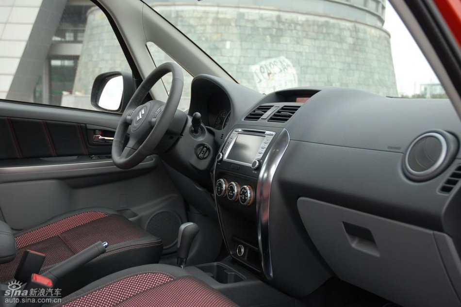 长安铃木全新天语SX4内饰实拍图