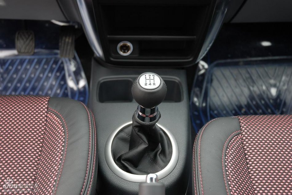 长安铃木全新天语SX4内饰实拍图