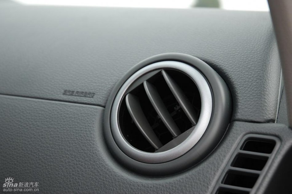 长安铃木全新天语SX4内饰实拍图