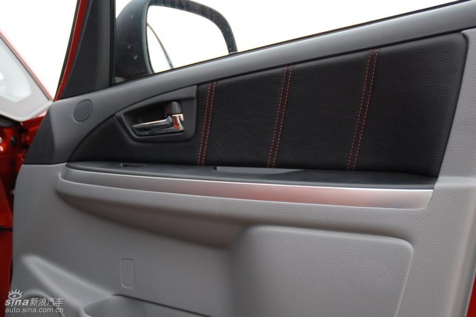 长安铃木全新天语SX4内饰实拍图