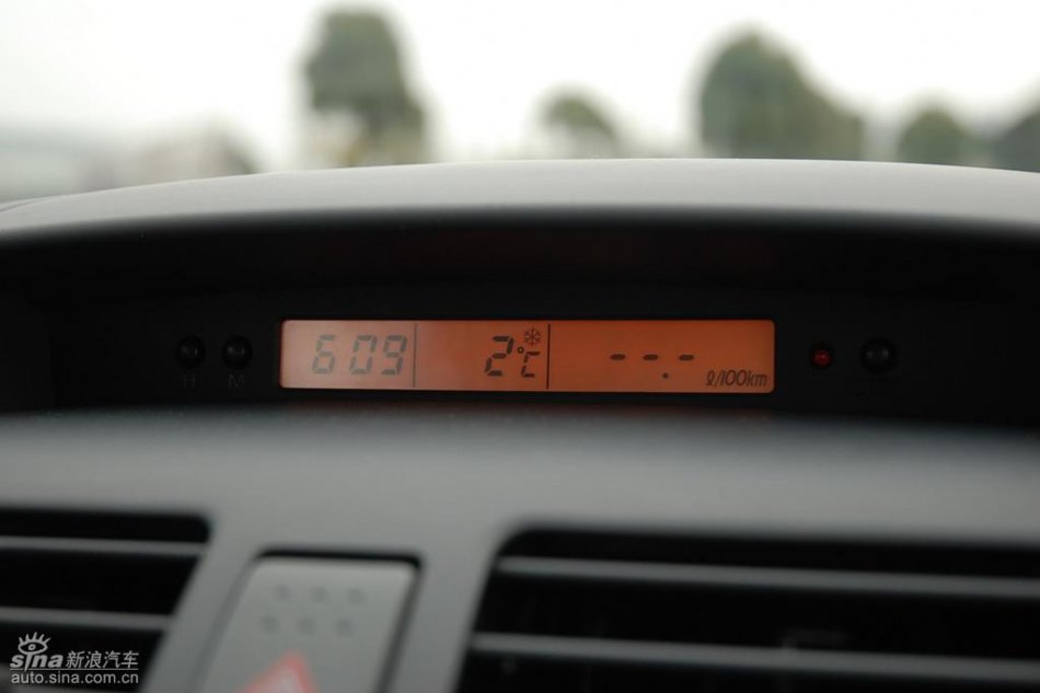 长安铃木全新天语SX4内饰实拍图