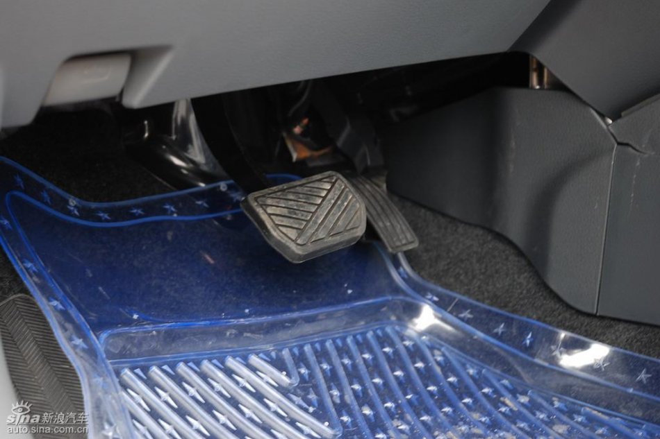 长安铃木全新天语SX4内饰实拍图