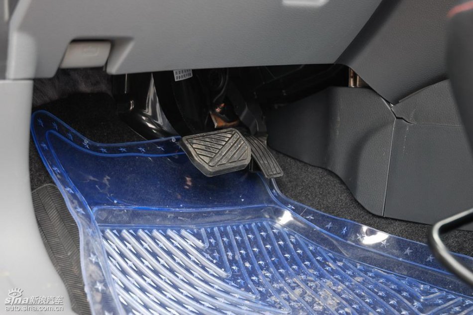长安铃木全新天语SX4内饰实拍图