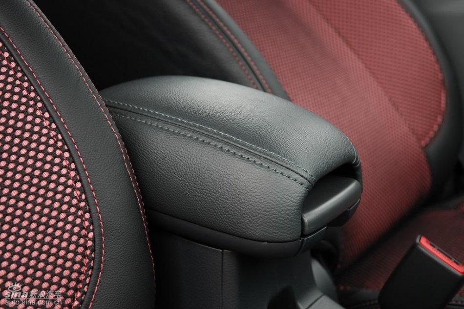 长安铃木全新天语SX4内饰实拍图