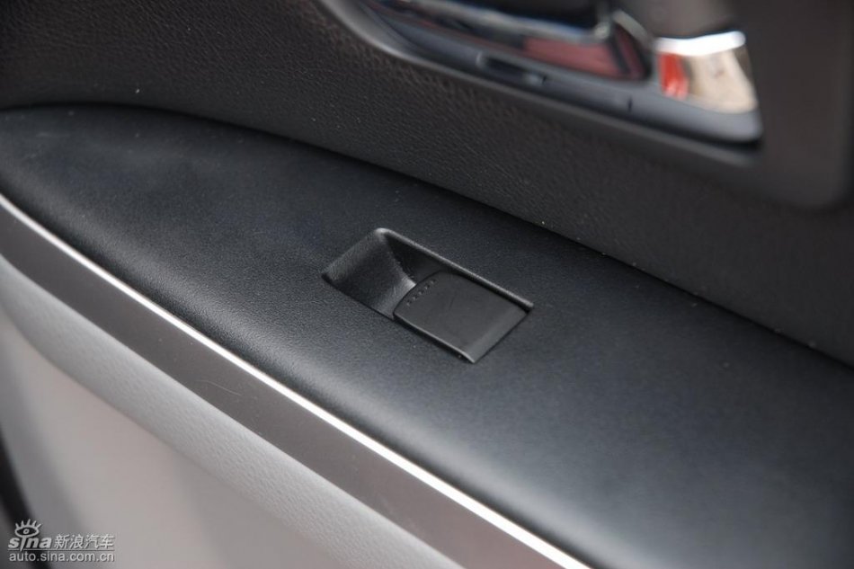 长安铃木全新天语SX4内饰实拍图