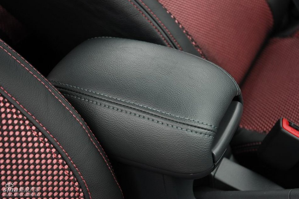长安铃木全新天语SX4内饰实拍图