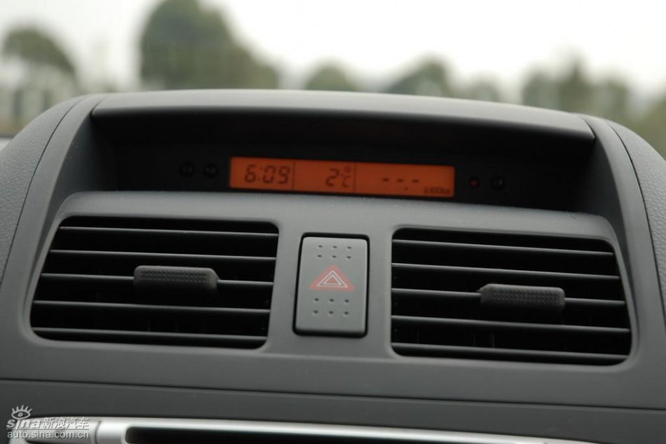 长安铃木全新天语SX4内饰实拍图