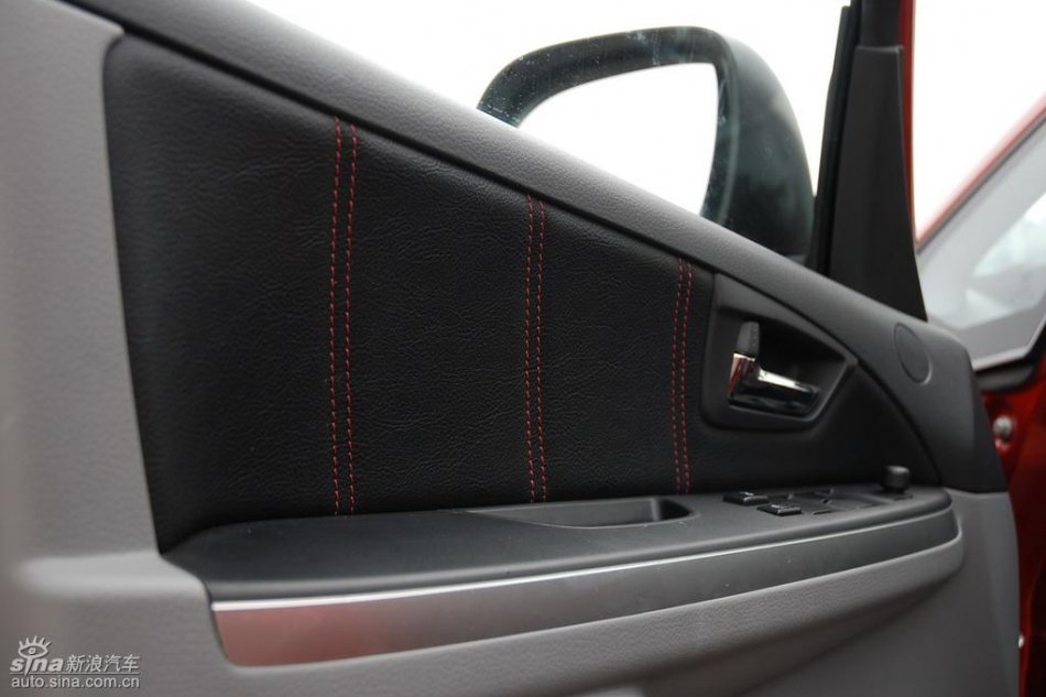 长安铃木全新天语SX4内饰实拍图