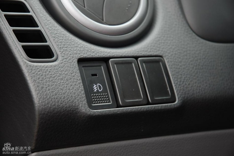 长安铃木全新天语SX4内饰实拍图