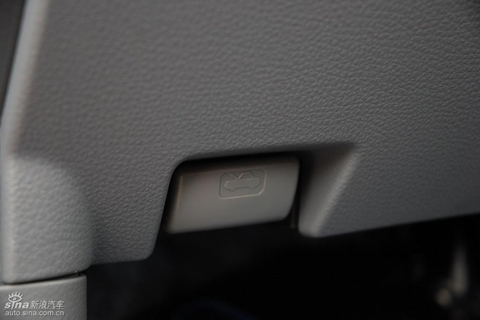 长安铃木全新天语SX4内饰实拍图