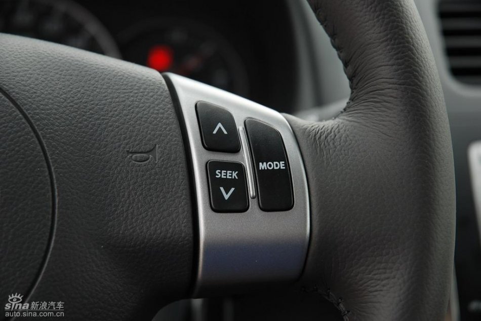 长安铃木全新天语SX4内饰实拍图