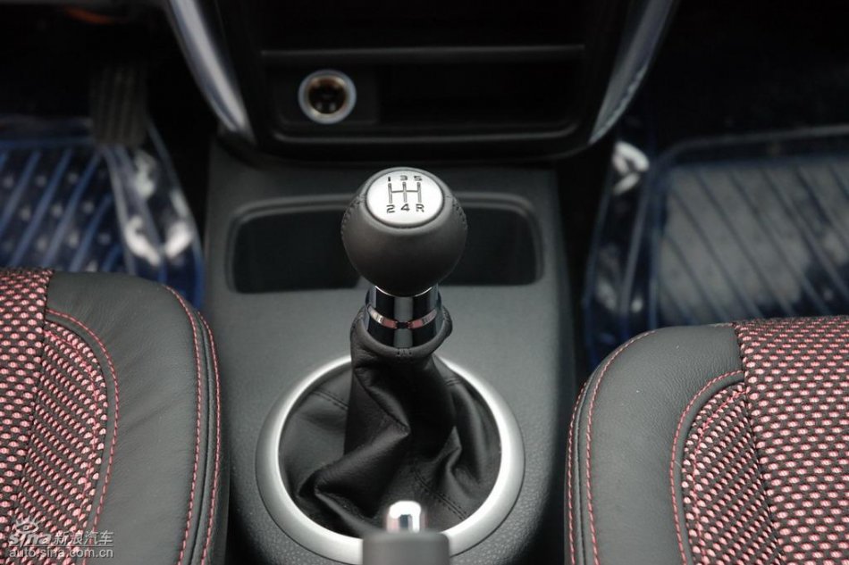 长安铃木全新天语SX4内饰实拍图