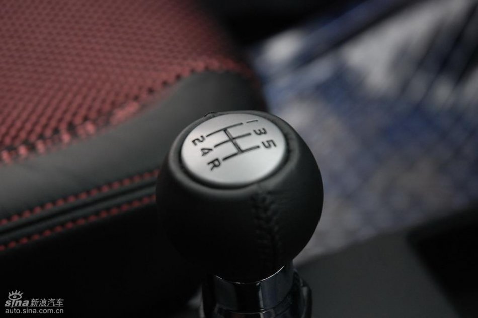 长安铃木全新天语SX4内饰实拍图