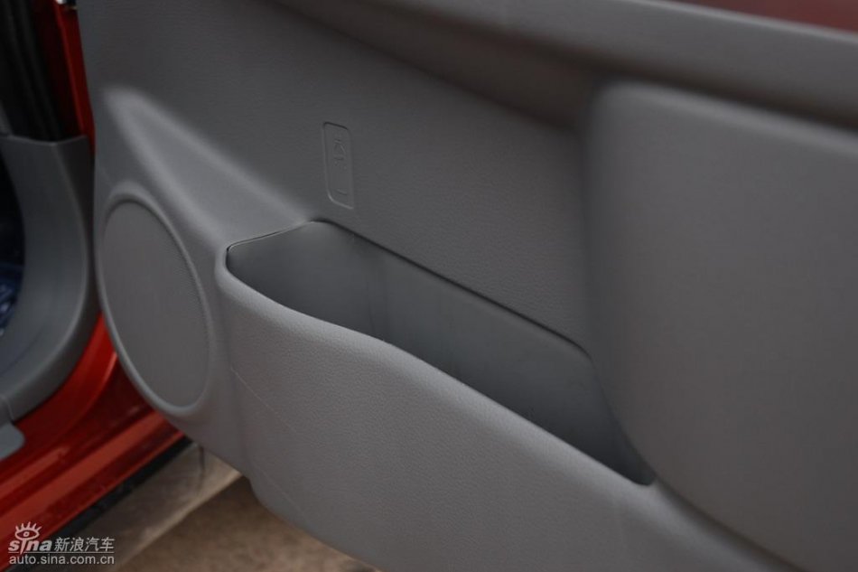 长安铃木全新天语SX4内饰实拍图