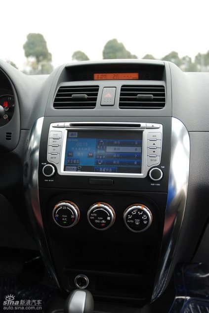 长安铃木全新天语SX4内饰实拍图
