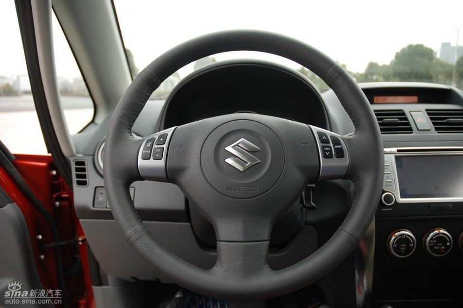 长安铃木全新天语SX4内饰实拍图