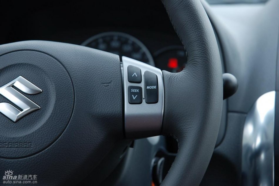 长安铃木全新天语SX4内饰实拍图