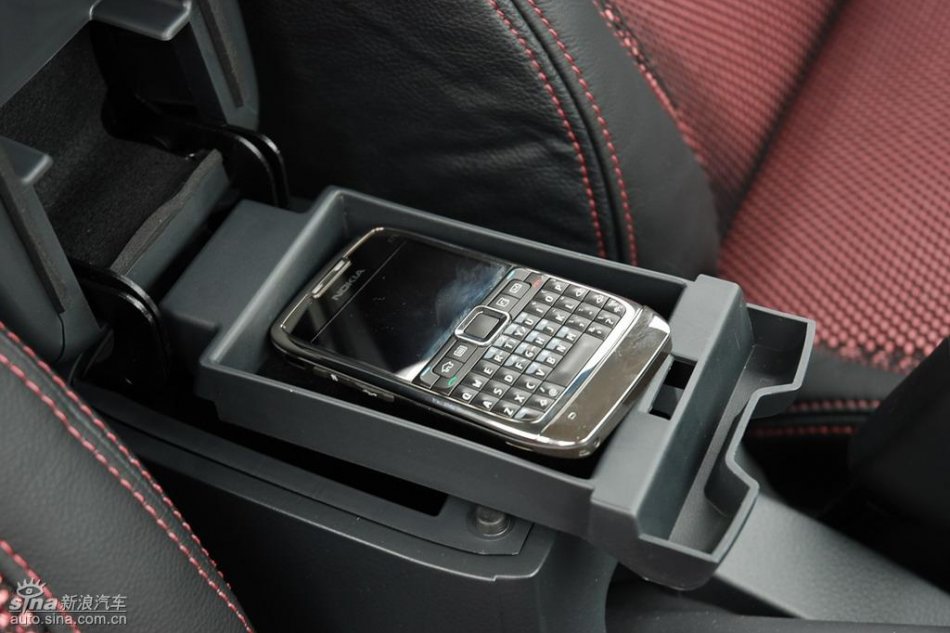 长安铃木全新天语SX4内饰实拍图