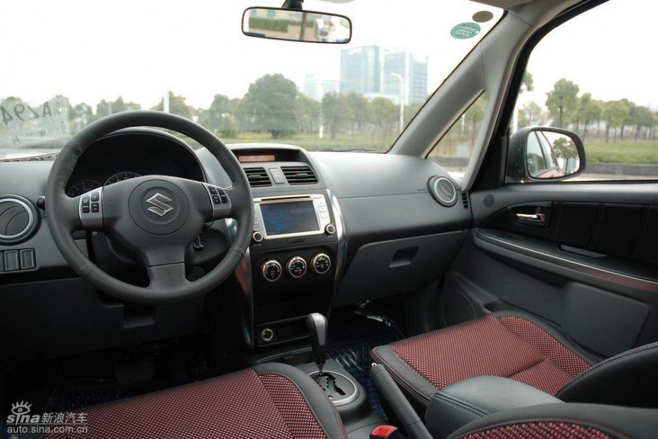 长安铃木全新天语SX4内饰实拍图