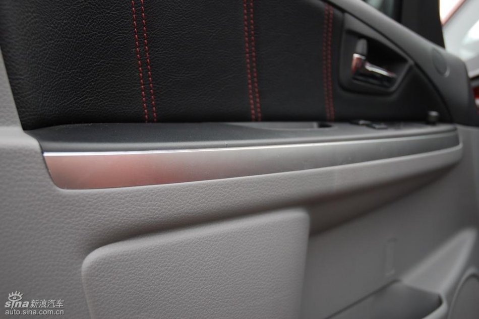 长安铃木全新天语SX4内饰实拍图
