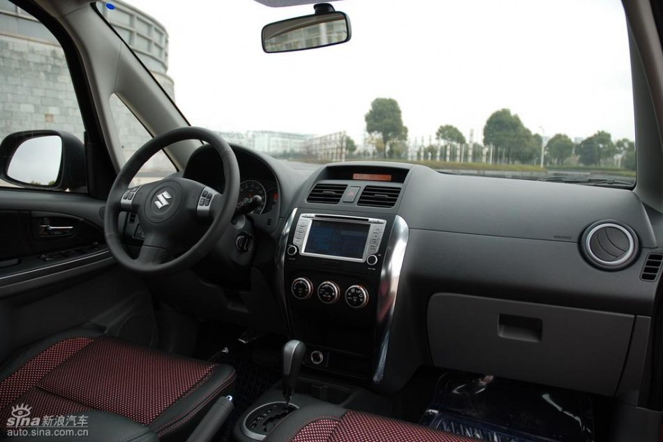 长安铃木全新天语SX4内饰实拍图