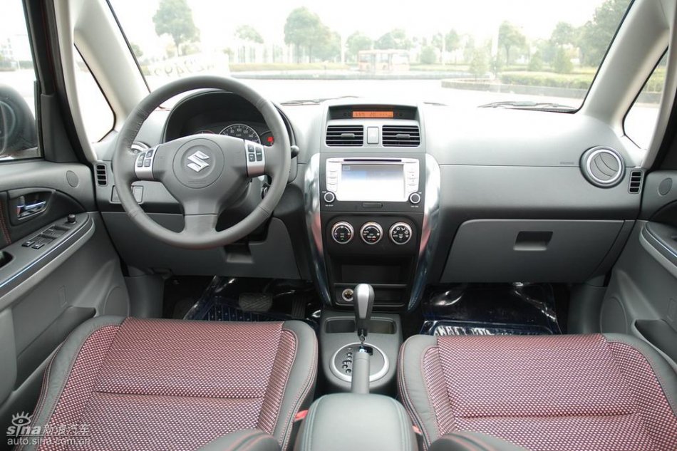 长安铃木全新天语SX4内饰实拍图