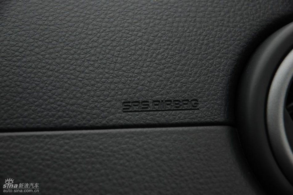长安铃木全新天语SX4内饰实拍图