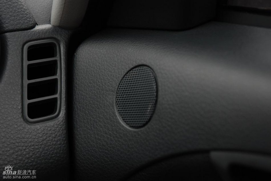 长安铃木全新天语SX4内饰实拍图