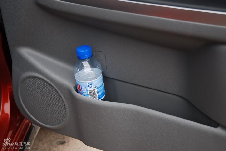 长安铃木全新天语SX4内饰实拍图