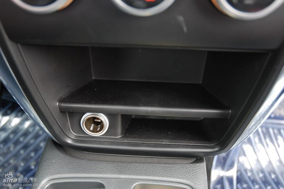 长安铃木全新天语SX4内饰实拍图