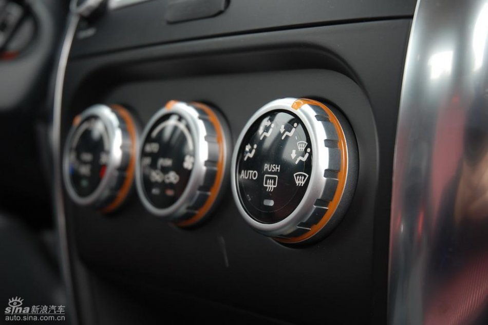 长安铃木全新天语SX4内饰实拍图
