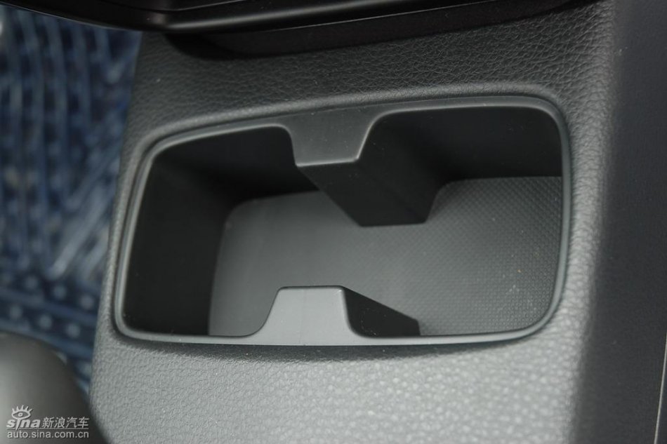 长安铃木全新天语SX4内饰实拍图