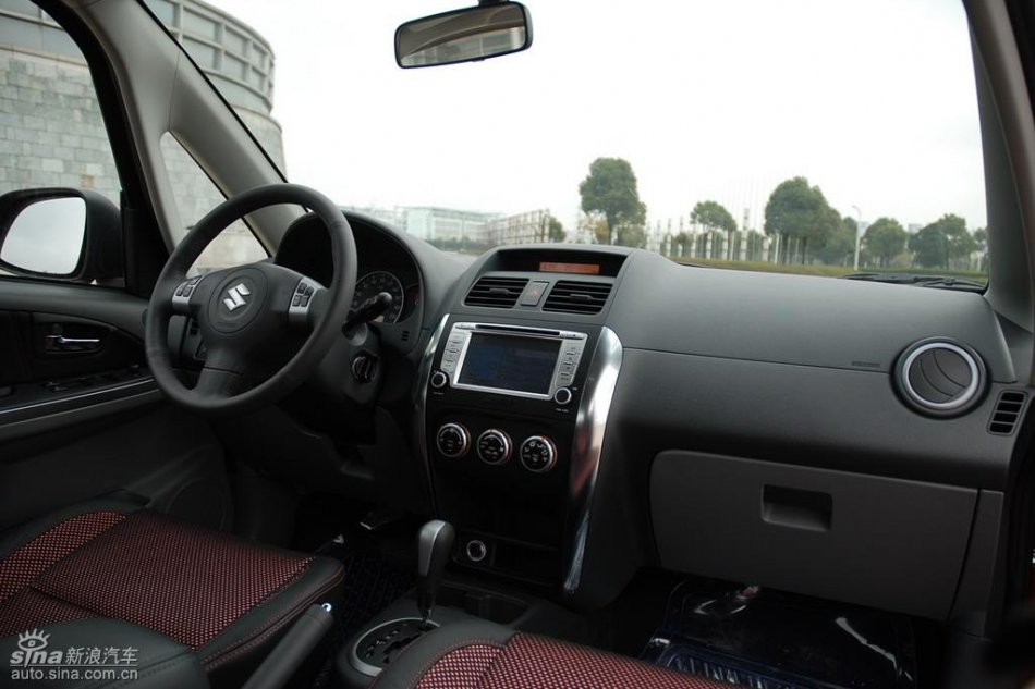 长安铃木全新天语SX4内饰实拍图