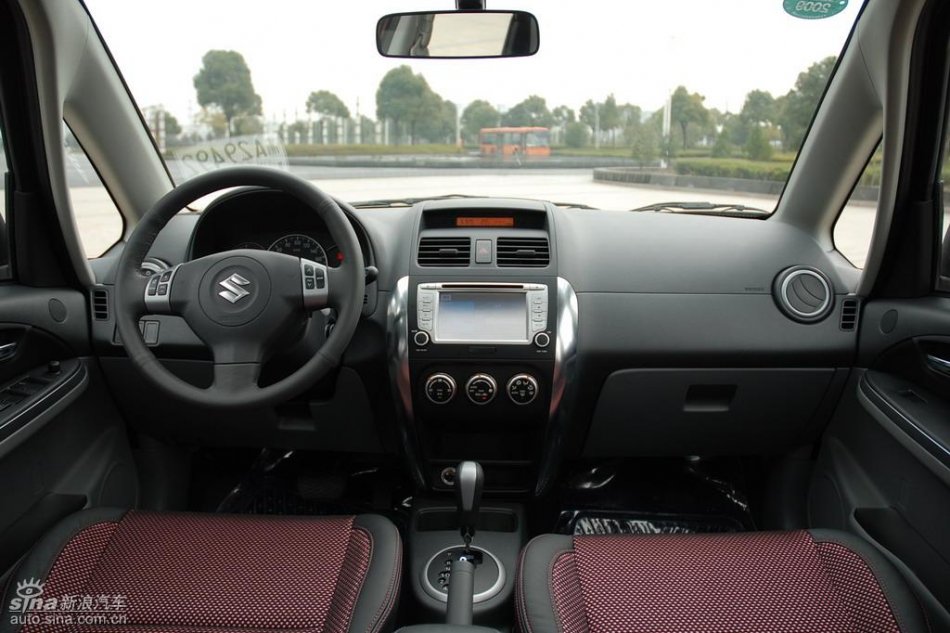 长安铃木全新天语SX4内饰实拍图