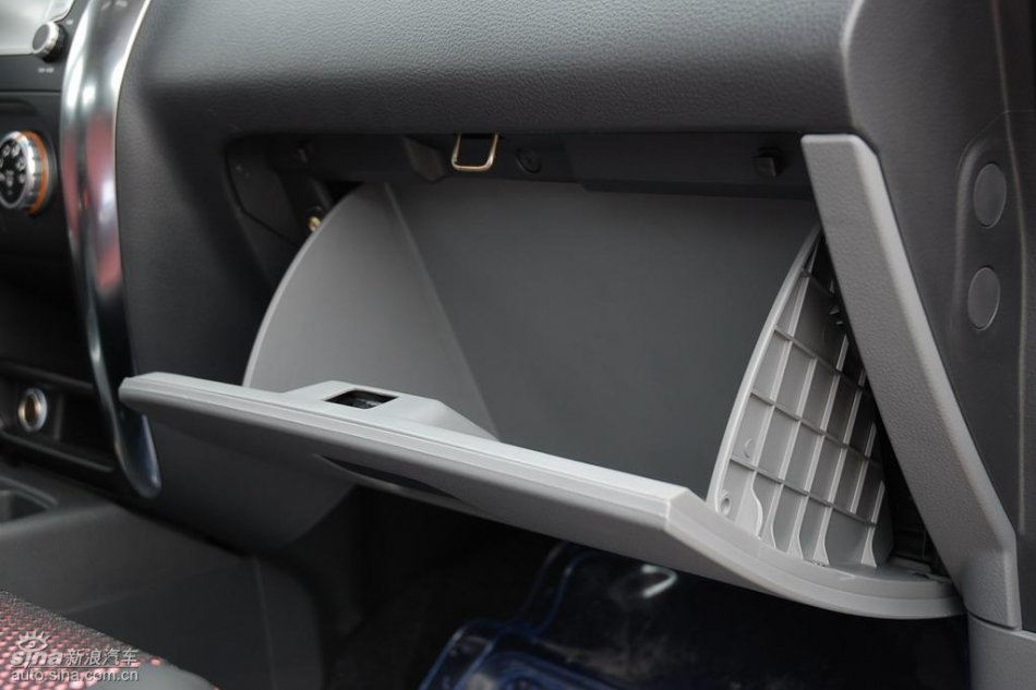 长安铃木全新天语SX4内饰实拍图