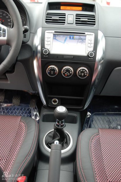 长安铃木全新天语SX4内饰实拍图