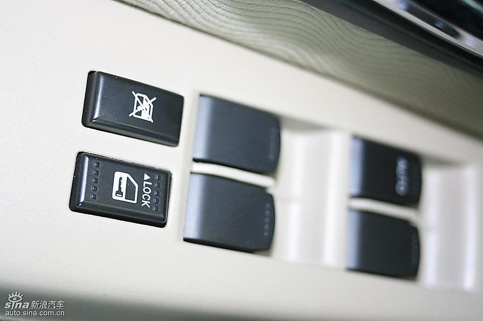 长安铃木天语SX4两厢版实拍